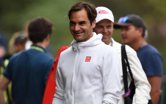 Federer bromeó sobre lo que puede ocurrir el domingo cuando las finales de Wimbledon y el Mundial coincidan a la misma hora. FOTO: AFP