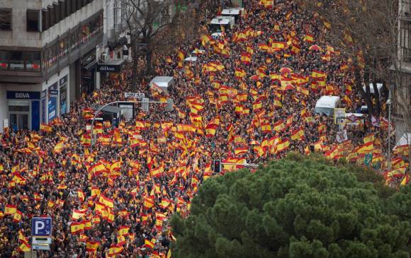 Concentración en la plaza de Colón de Madrid, en protesta por el diálogo de Pedro Sánchez con los independentistas catalanes y en demanda de elecciones generales. Foto: EFE