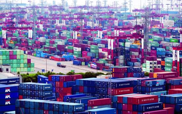 Contenedores en puerto de China, país donde un kilo de coca cuesta 305 millones de pesos.