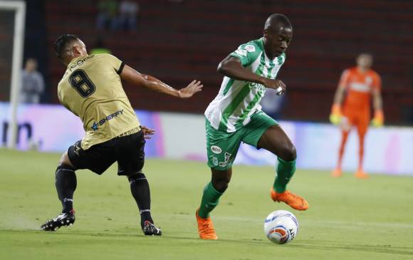 El lateral derecho Helibelton Palacios fue otro de los jugadores destacados de Nacional en el duelo de anoche. Estuvo bien en marca y en salida. FOTO Manuel saldarriaga