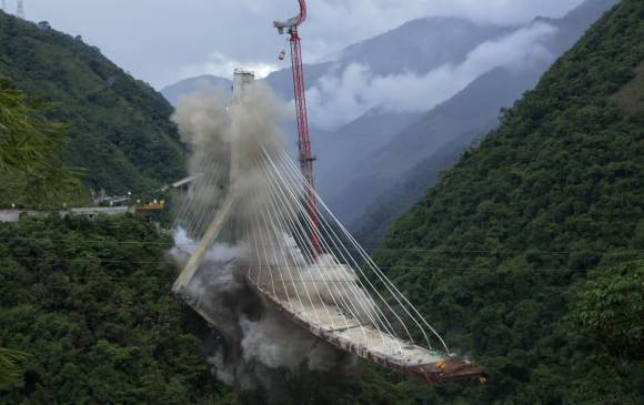 Así fue la implosión del Chirajara. FOTO colprensa