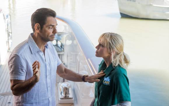 Eugenio Derbez interpreta a Leonardo, mientras Anna Faris le da vida a Kate. Él un magnate, ella su empleada. FOTO película