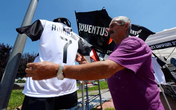 Desde la semana pasada se había iniciado con la venta de camisetas de Cristiano Ronaldo, con el 7 de la Juventus. FOTO REUTERS Desde la semana pasada se había iniciado con la venta de camisetas de Cristiano Ronaldo, con el 7 de la Juventus. FOTO REUTERS