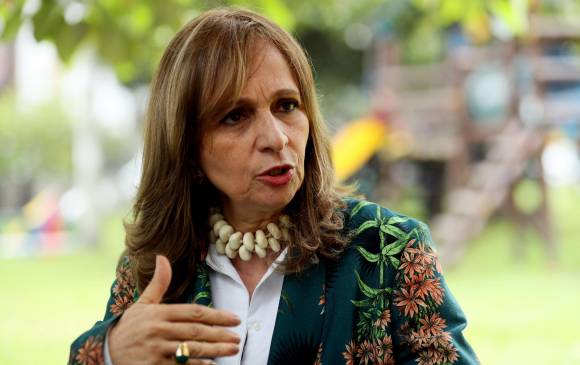 La candidata Ángela María Robledo asegura que el programa de la Colombia Humana ha sido estigmatizado por distintos sectores, por lo que se ha dedicado a desmentir rumores. FOTO EFE