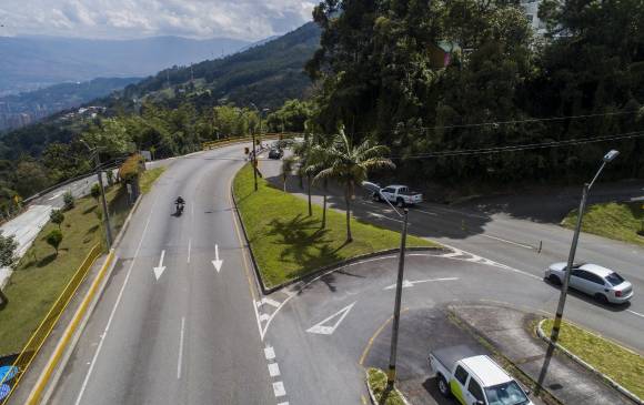 FOTO: Panorámica aérea de la avenida Las Palmas, a la altura del CAI de la Policía y el restaurante Doña Rosa en Envigado.