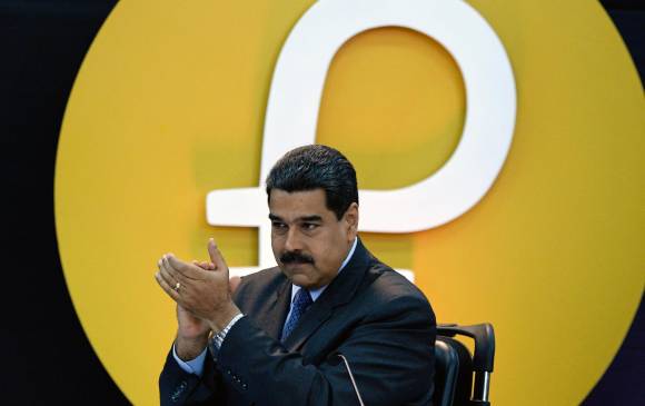Nicolás Maduro asegura que la criptomoneda petro ha sido de gran acogida, pero aún las personas la desconocen. FOTO afp