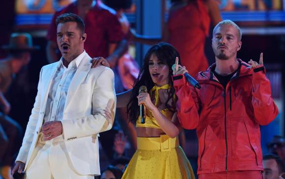 Ricky Martin, Camila Cabello y J Balvin. FOTO AFP Ricky Martin, Camila Cabello y J Balvin. FOTO AFP