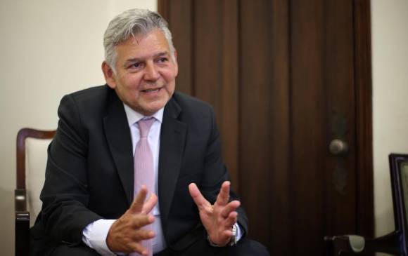 El presidente de Fenalco, Jaime Alberto Cabal, propuso que para el pago de las próximas nóminas, se siga el ejemplo de otros países para que sea compartido de manera tripartita entre el Gobierno, los empresarios y los trabajadores. Foto Colprensa