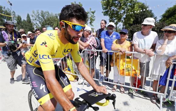 No tuvo suerte Fernando Gaviria, cuando estaba para disputar la etapa se vio involucrado en una caída en grupo, que le quitó la posibilidad de disputarla. FOTO EFE