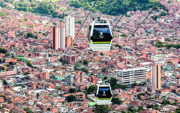 Más de un siglo de campañas de amor por Medellín