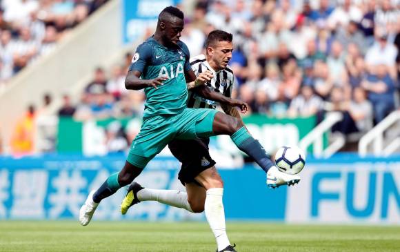 Davinson compartió vestuario con Frenkie de Jong y Matthijs de Ligt en el Ajax de Holanda. FOTO REUTERS