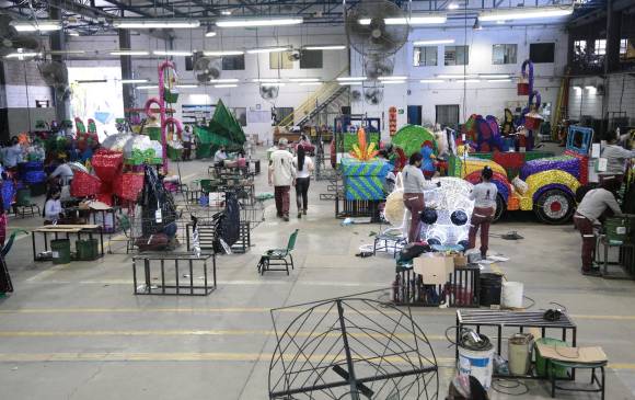 167 personas -artesanos, soldadores, ingenieros, arquitectos y diseñadores- laboran en la llamada Fábrica de los sueños. FOTO CORTESÍA EPM