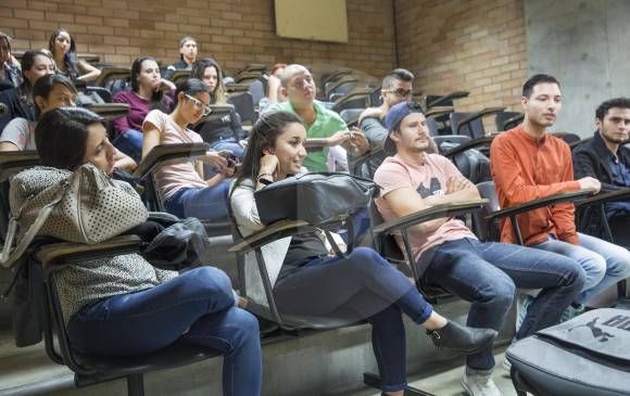 Durante el pregrado se puede perfilar el estudiante hacia un posgrado y adelantar materias. FOTO Edwin Bustamante