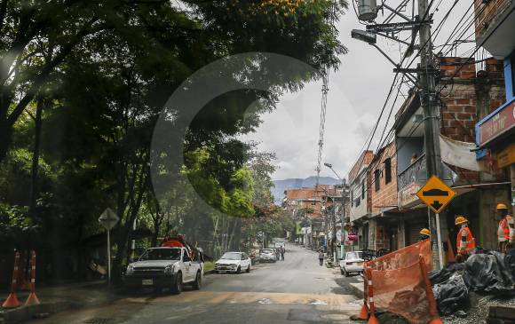 Para lo que falta de la obra, según datos del concejal Moncada, quedan 17 de 21 predios por adquirir, así como la intervención arbórea en la zona y la reubicación de una casa de trabajadores y una bóveda de restos humanos en Campos de Paz. FOTO Santiago Mesa