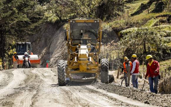 La vÃ­a entre Barbosa y ConcepciÃ³n tiene varios frentes de obra. Pese a los trabajos, quedarÃ¡n nueve kilÃ³metros por pavimentar para el 2020. FOTO jaime pÃ©rez