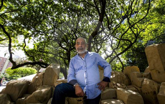 El escritor Leonardo Padura visitó Medellín luego de 25 años. FOTO Julio césar herrera