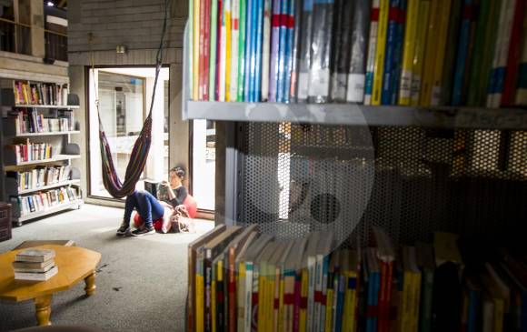No hay que dormirse, si se quiere seguirle el paso a la aparición de libros de aventuras y otros géneros. FOTO Julio César Herrera