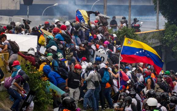 La calle ha sido uno de los escenarios de mayor poder de la oposición venezolana para exigir el fin del chavismo en el poder. Archivo EFE
