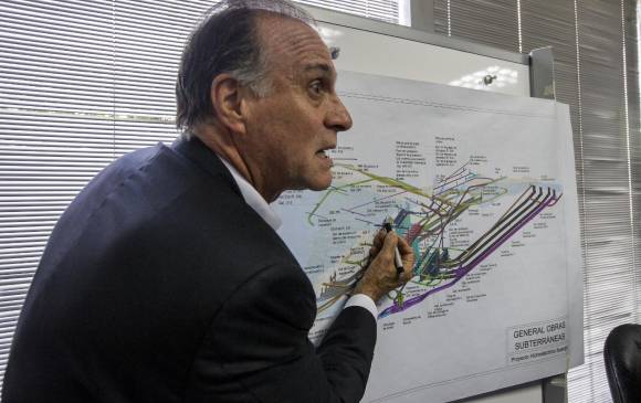 El gerente general (E) de EPM explica los nuevos hallazgos en las perforaciones que se hacían en las obras subterráneas. FOTO: Santiago Mesa Rico