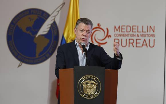 El presidente Juan Manuel Santos, en su discurso ante los miembros de la Sociedad Interamericana de Prensa, en Medellín. FOTO: Manuel Saldarriaga.