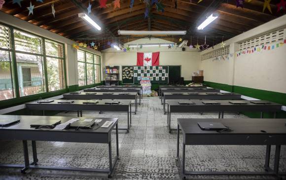 Solos, como en el Alfredo Cock Arango, seguirán los colegios de Antioquia. FOTO Camilo Suárez