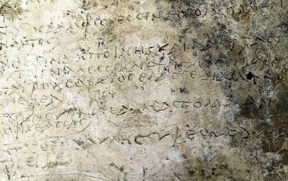 La tablilla encontrada en el lugar cercano al de los primeros Juegos Olímpicos pertenece a la época romana, probablemente anterior al siglo III . C. Foto Efe