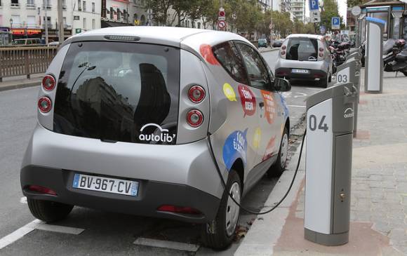 Se espera que en el 2030 haya una circulación de aproximadamente 600.000 vehículos eléctricos en todo el país. FOTO: Colprensa