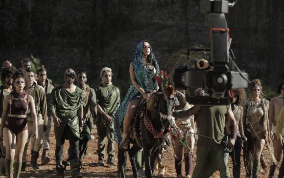 Detrás de cámaras del rodaje del videoclip de Machika, la canción del artista urbano J Balvin. En la foto se ve parte de los bailarines en una locación de Ituango. FOTO cortesía