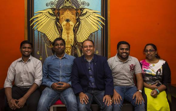 Foto superior (izquierda a derecha): Pandian, Senthilkumar, Nilotpal, Parthiban y Sathana. Foto inferior: Tirthankara. FOTOS JULIO CÉSAR HERRERA
