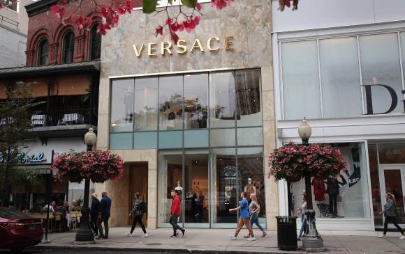Tienda Versace en una calle de Illions, Chicago (septiembre 24 de 2018) Foto: Agencia Afp