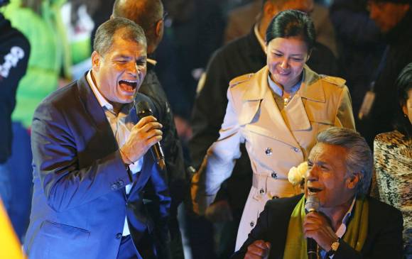 Rafaél Correa en un acto de campaña junto a Lenin Moreno. Foto: Reuters.