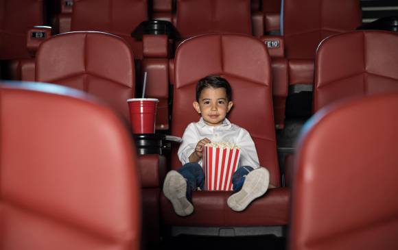 Para Oswaldo Osorio se deben mantener pautas sobre qué contenidos se pueden ver en el cine a cierta edad. Esa responsabilidad recae en los padres, no en el niño. FOTO sstock