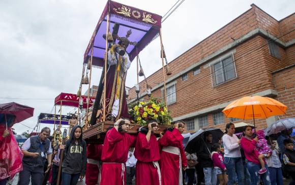 Procesión de Semana Santa en Belén, Medellín. FOTO ESTEBAN VANEGAS