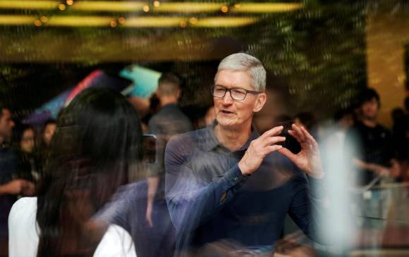 Tim Cook, presidente de Apple, ya había previsto desde hace dos años una disminución en la venta de algunos dispositivos móviles de la compañía. FOTO Reuters