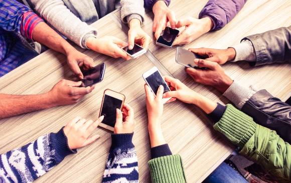 Desde 2007, con la entrada de Apple al mercado con su teléfono inteligente, el despacho de estos dispositivos en el mundo no ha parado de crecer, gracias también a otras compañías como Samsung. FOTO Sstock