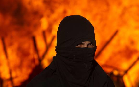 Incendio en protestas en Chile. FOTO: AFP