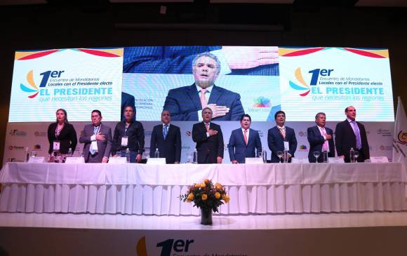 El presidente electo Iván Duque con los alcaldes de Colombia. Foto: Colprensa.