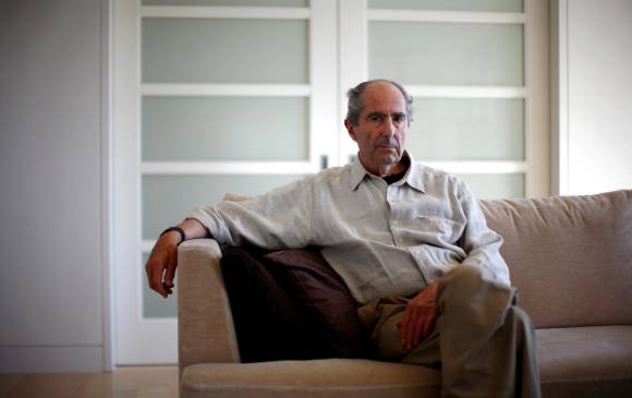 Entre los escritores con manías salidas de lo común está Philip Roth. Escribía parado y de espaldas a la ventana para no distraerse. No le importaba la publicidad. FOTO Reuters