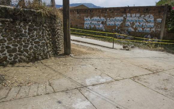 En este lugar despoblado del sector de La Ferrería en La Estrella ocurrió el brutal ataque contra Alejandro. FOTO Esteban Vanegas