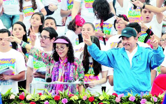 Ya prohibió a los principales partidos de oposición y le dio poder a su familia. FOTOs afp, ap y reuters