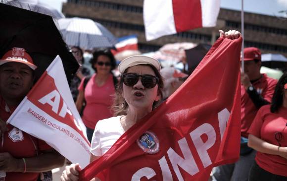 Huelgas en Costa Rica en contra de reforma fiscal del gobierno de Carlos Alvarado Quesada. FOTO: EFE