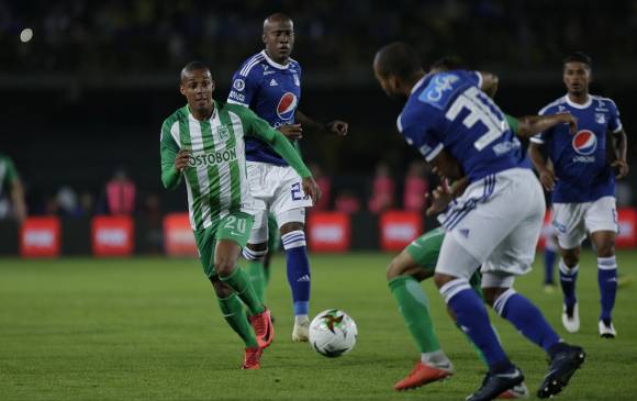 Jeison Lucumí recayó nuevamente en decisiones erróneas por la banda derecha, tal como el semestre pasado. Debe seguir mejorando en este y varios aspectos. FOTO colprensa