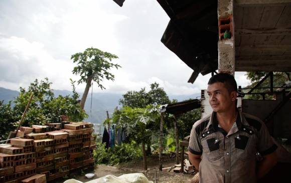 El programa Paz Colombia ha contribuido con el proceso de restitución de tierras. En la foto, una familia beneficiada en Montebello, Antioquia. FOTO COLPRENSA