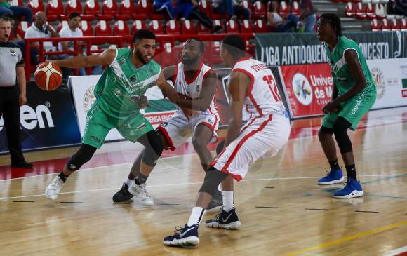 En casa, Academia venció a Cimarrones de Chocó (los 2 juegos), Titanes de Barranquilla (un duelo), Fastbreak del Valle (un compromiso) y a Piratas de Bogotá (2 partidos). Le falta enfrentar a Warriors de San Andrés y Búcaros de Bucaramanga. FOTO Esteban Vanegas