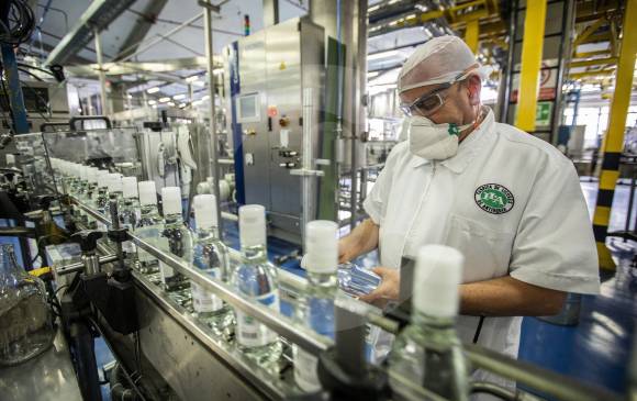 Los ingresos de la Fábrica de Licores, con corte al 31 de mayo, se disminuyeron en 39 %, mientras que las operaciones comerciales se redujeron en 46 %, según Hacienda. FOTO CARLOS VELÁSQUEZ