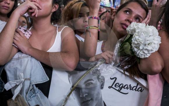 Los seguidores del artistas llegaron a la cita desde temprano, muchos desde la noche del sábado.