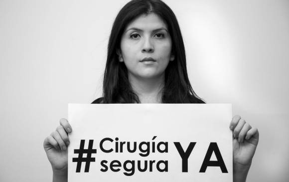 Lorena Beltrán asegura que fue muy difícil para ella hacer esta fotografía porque representa la difícil decisión de hacer público su caso. Nadie quiere decir que tiene parte de su cuerpo deformada. FOTO Cortesía Mauricio Alvarado