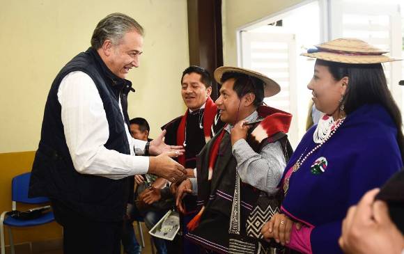 Al posesionarse como vicepresidente, el general (r) de la Policía, Óscar Naranjo, aseveró que se intensificaría la lucha contra los agresores de defensores humanos. FOTO cortesía vicepresidencia