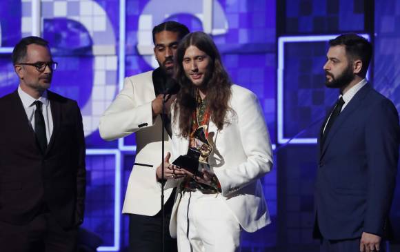 <i>Ludwig Goransson a</i>cepta después de que<i> Childish Gambino</i> ganó la Grabación del año por <i>This Is America. </i>Foto: Reuters <i>Ludwig Goransson a</i>cepta después de que<i> Childish Gambino</i> ganó la Grabación del año por <i>This Is America. </i>Foto: Reuters