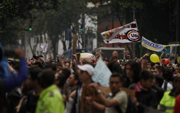 Este miércoles se desarrolla en todo el país una marcha por la educación pública. Foto: Colprensa